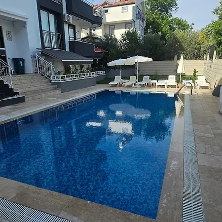 Havuzlu Site Icinde Kiralik Apartamento